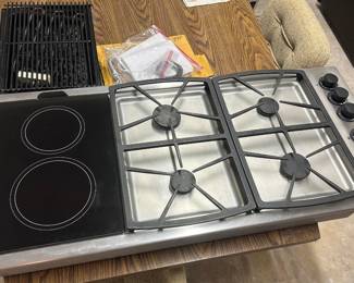 Dacor Dual Fuel Cooktop with Induction top & interchangeable Grill Good working condition. Must be able to move and load yourself