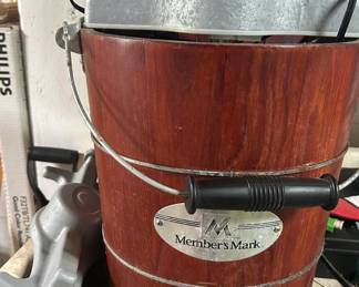 Electric or Handcrank Members Mark Ice Cream Maker  Good working condition