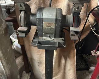 Craftsman Bench Grinder with extra wire wheel  Good working condition 