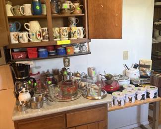 mugs, fondue sets