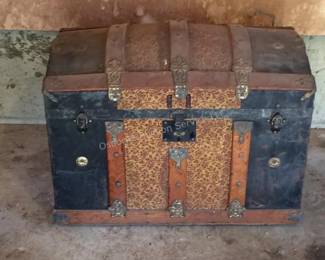 Hump back trunk