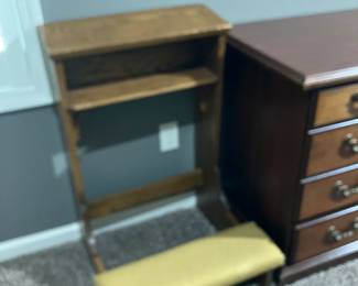 Oak kneeler