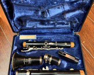 Bundy Clarinet with case