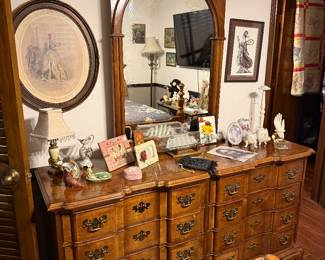 Dresser with Mirror, Decor