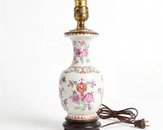 290 Chinese Famille Rose Porcelain Vase Table Lamp