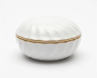 0443 Herend Golden Edge Porcelain Lidded Trinket Box