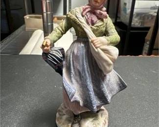 0430 Meissen Porcelain Peasant Woman with Umbrella Figure