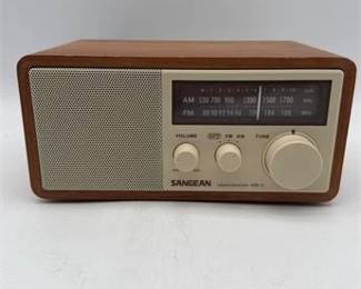 0331 Sangean WR11 Walnut AMFM Tabletop Radio