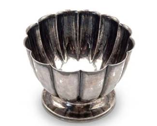 611 Sanborns Mexico Sterling Silver HandHammered Lobed Footed Bowl