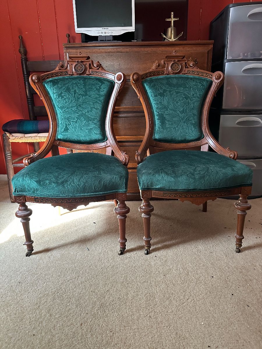 Victorian walnut chairs 