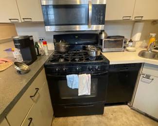 $250 -- Kenmore 30" Black Gas Range MFG 2022