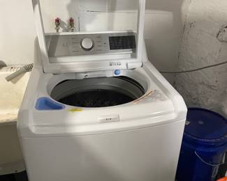 $350 -- LG Washing Machine MFG 2022