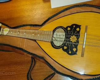 Musikalia Italian mandolin