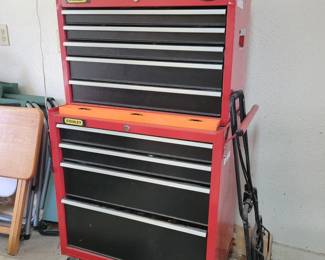 Rolling tool chest