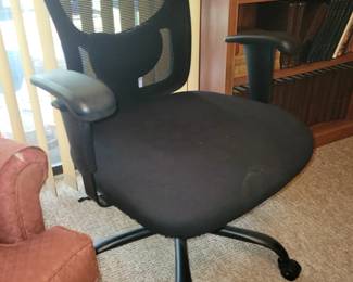 Oversized rolling office chair