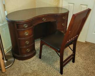 Kidney bean shaped mahogany desk