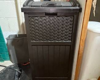 Suncast Resin Wicker Outdoor Trash Hideaway