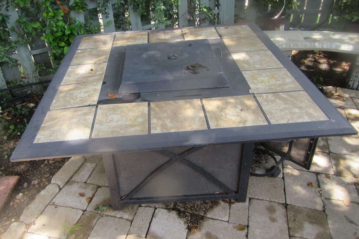 Very nice outdoor fire pit.