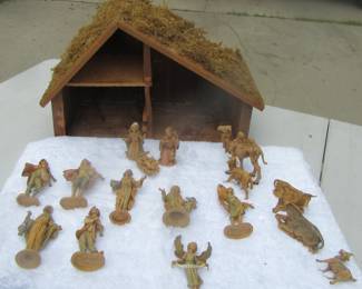 Very collectible Fontanini Depose Nativity 17 pc. made in Italy.