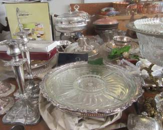 Numerous silver plated items, very nice and polised.