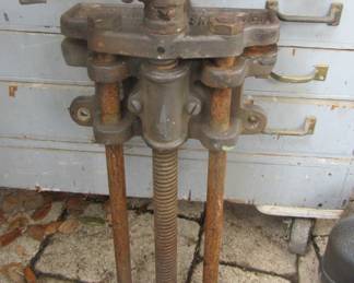 Vintage vise see next photo.