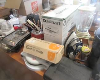 Lots of kitchen items