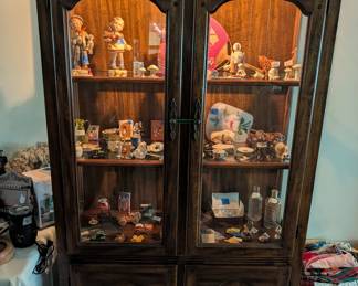 China Cabinet w/light