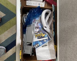 Nintendo wii controlers and games