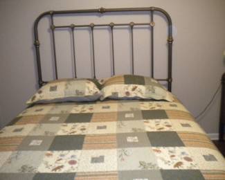 Queen complete bed with excellent mattress