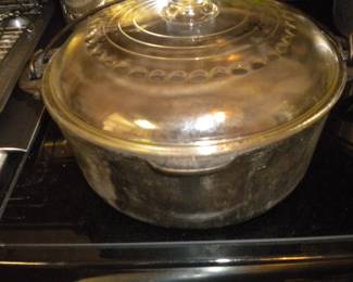 Cast iron U.S.A. bean pot with handle