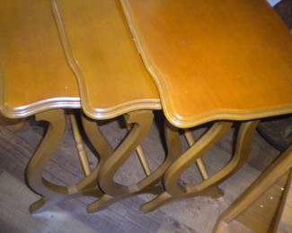Set of 3 nesting tables