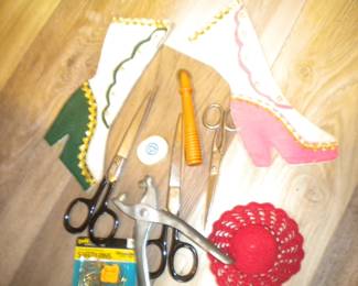 Vintage sewing items