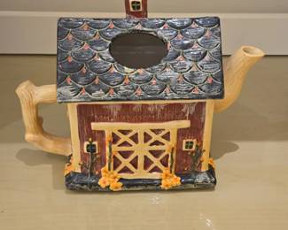Sakura Warren Kimble Red Barn Teapot