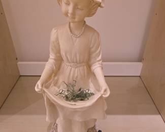 Giuseppe Armani Girl with Wreath and Birds Figurine