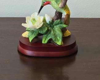 Royal Heritage Birds in Flight Collection Hummingbird Figurine
