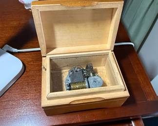 Vintage Hummel Umbrella Girl Music Box second image