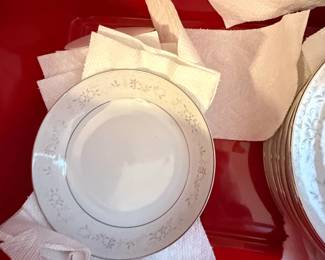 Fine China of Japan Helena Pattern Platinum Trim Dinnerware Set second image