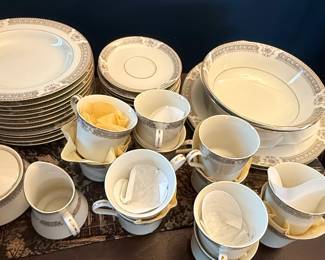 Mikasa Ivory China Richelieu Pattern M Piece Dinnerware Set fourth image
