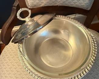 Silver Plated Covered Casserole Dish with Pyrex Insert by Wm. Rogers third image