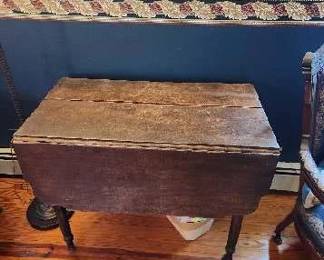 Pembroke table – Round tapered legs, fruitwood (apple), clover leaf table, one drawer with wooden knob, split in the middle, 36”