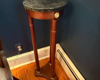 Bombay Company Regency Style Mahogany and Green Marble Top Pedestal Stand