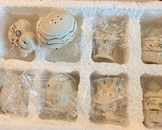 Ceramic Easter Figurine Salt and Pepper Shakers Set second image