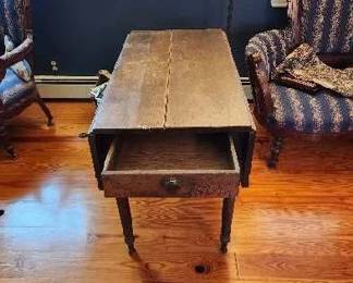 Pembroke table – Round tapered legs, fruitwood (apple), clover leaf table, one drawer with wooden knob, split in the middle, 36”
