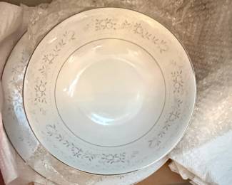 Fine China of Japan Helena Pattern Platinum Trim Dinnerware Set third image