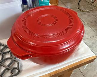 Le Creuset Signature Round Dutch Oven