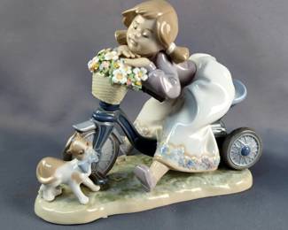 Lladro Porcelain "In No Hurry" #5679 6" Tall Figure
