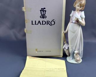 Lladro Porcelain "Summer Stroll" #7611, 9" Tall Figure, With Original Box