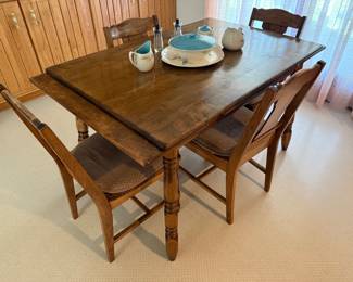 Drop-leaf dining table with 4 chairs,