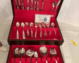 1847 Rogers Bros Silverplate Flatware Leilani