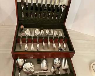 1847 Rogers Bros Silverplate Flatware Daffodil